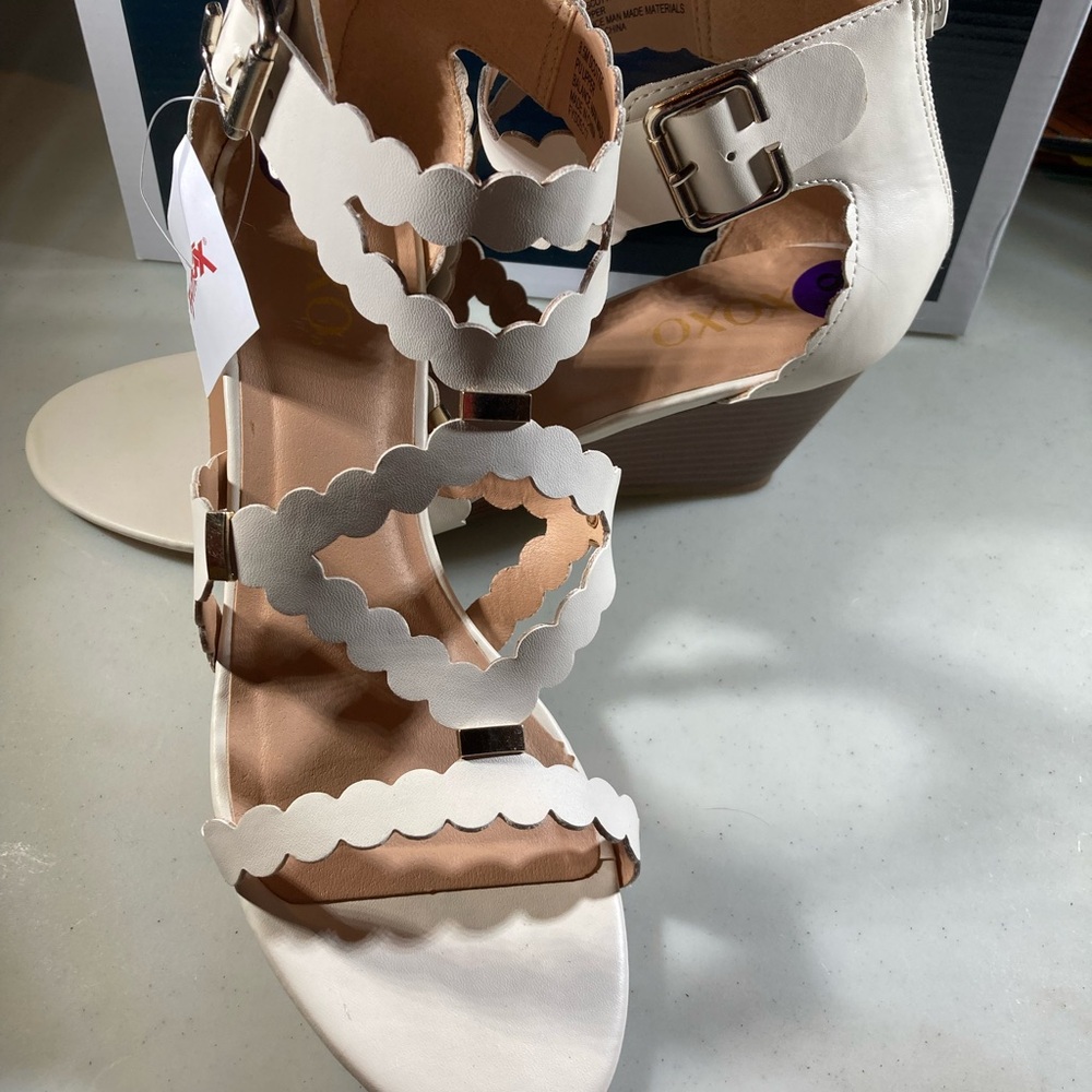 NWT Karen Scott Scalloped Gladiator Wedge Sandals Cream 8.5
